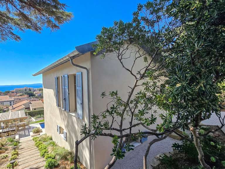 Villa Saint-Raphaël - 6 bedrooms - 260m²