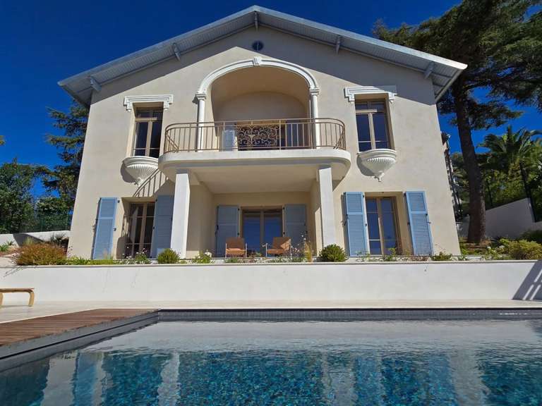 Villa Saint-Raphaël - 6 bedrooms - 260m²