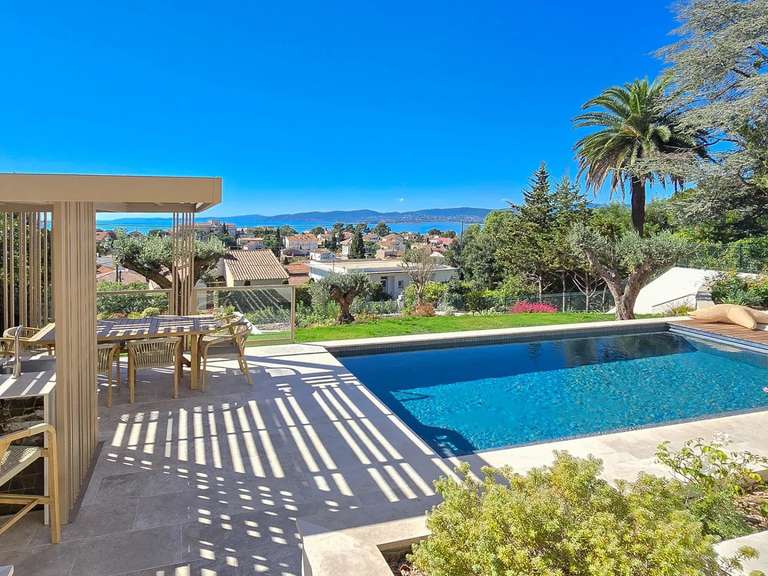 Villa Saint-Raphaël - 6 bedrooms - 260m²