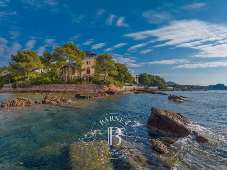 Villa Saint-Raphaël - 8 chambres - 450m²