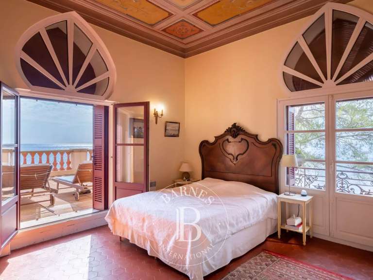 Villa Saint-Raphaël - 8 chambres - 450m²