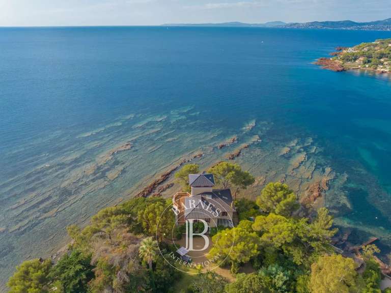 Villa Saint-Raphaël - 8 chambres - 450m²