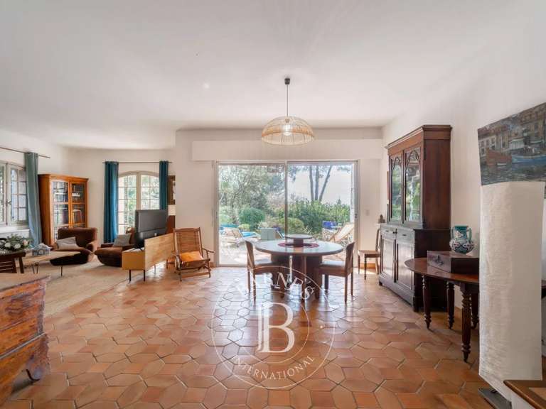 Villa Saint-Raphaël - 6 chambres - 208m²