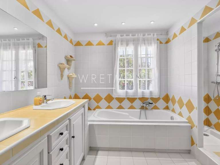 Villa Saint-Raphaël - 5 chambres - 275m²