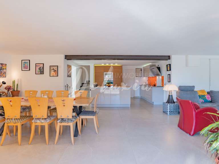 Villa Saint-Raphaël - 4 bedrooms - 210m²