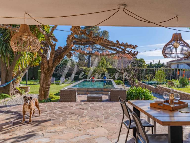 Villa Saint-Raphaël - 4 bedrooms - 210m²