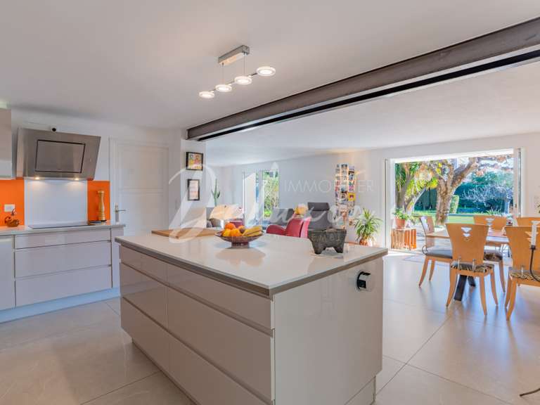 Villa Saint-Raphaël - 4 bedrooms - 210m²