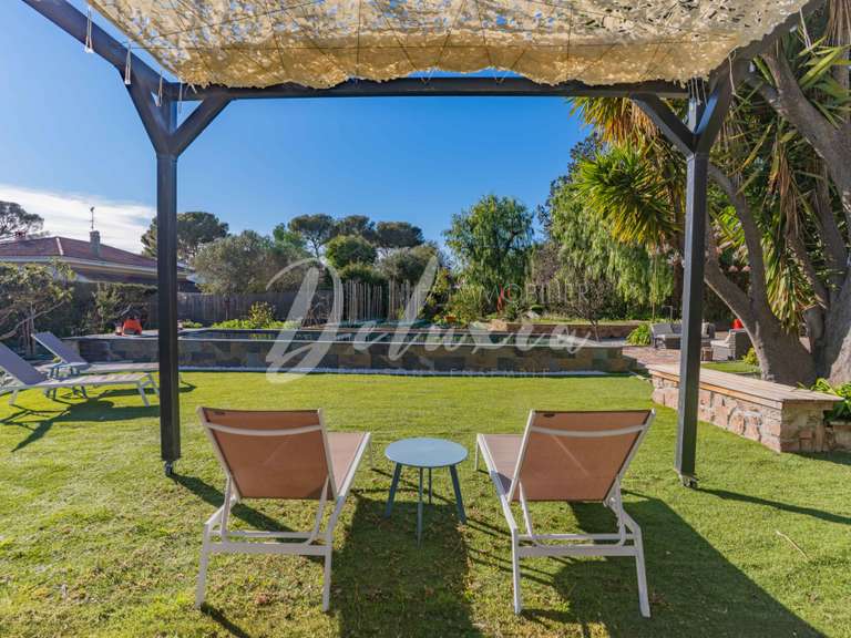 Villa Saint-Raphaël - 4 bedrooms - 210m²