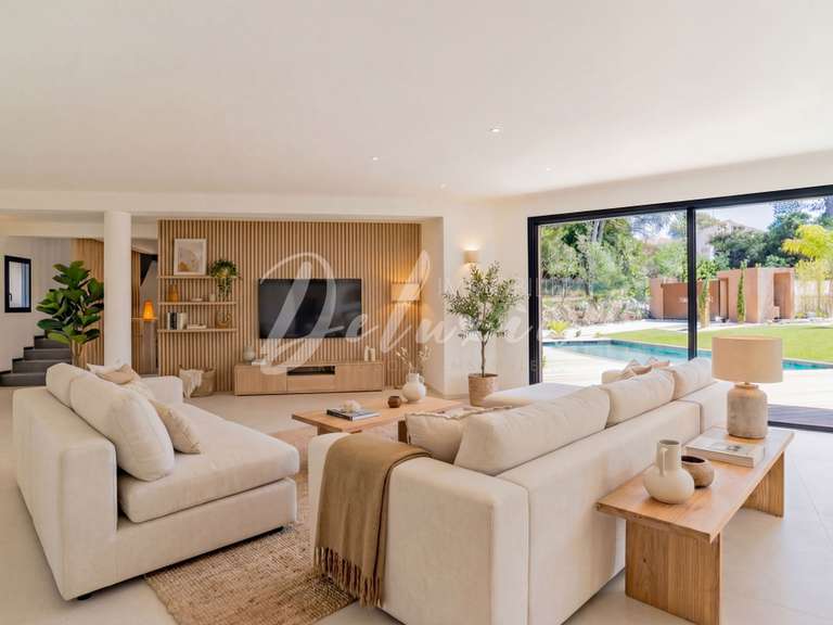 Villa Saint-Raphaël - 5 bedrooms - 290m²