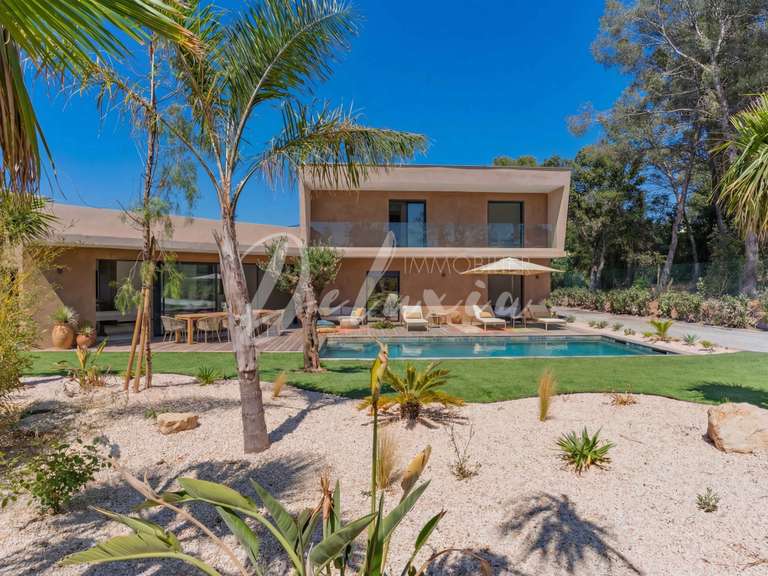 Villa Saint-Raphaël - 5 bedrooms - 290m²