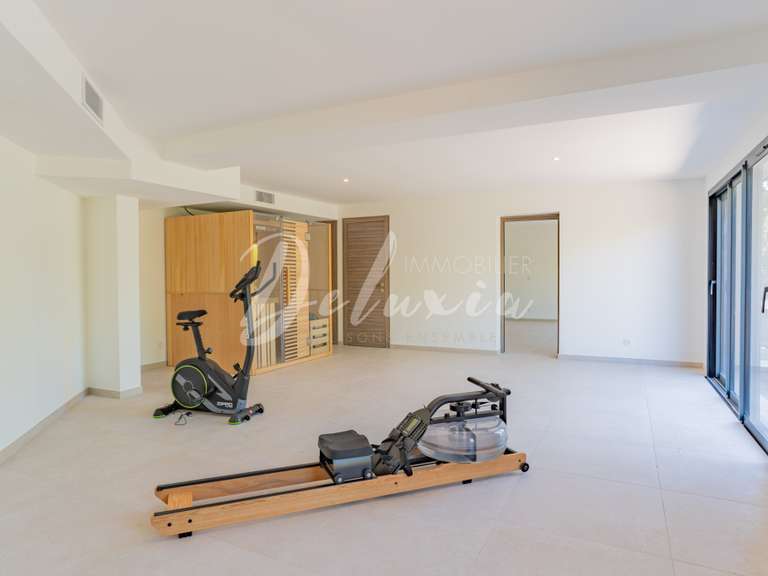 Villa Saint-Raphaël - 5 bedrooms - 290m²