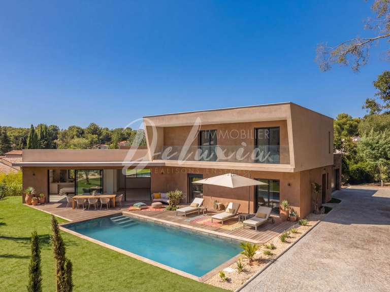 Villa Saint-Raphaël - 5 bedrooms - 290m²