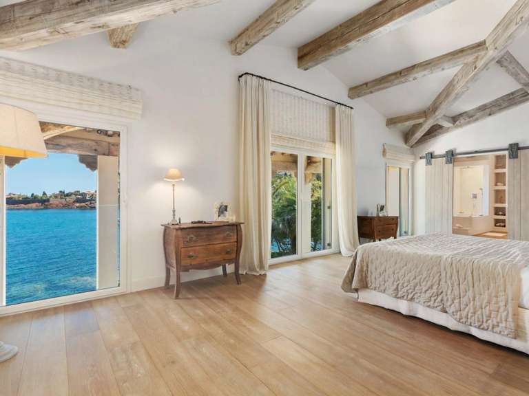 Villa Saint-Raphaël - 5 bedrooms - 275m²