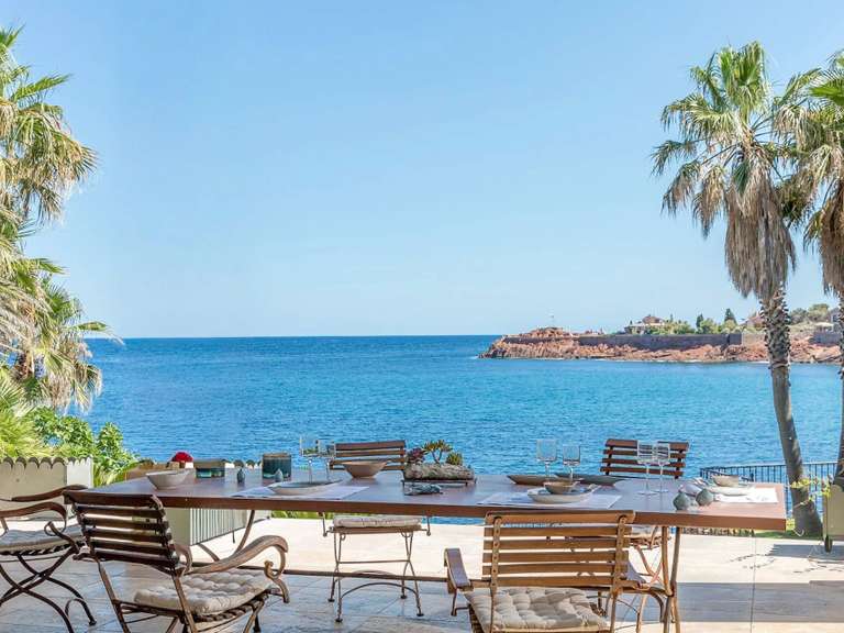 Villa Saint-Raphaël - 5 bedrooms - 275m²