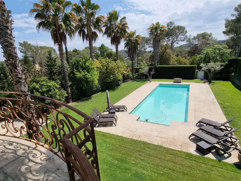 Villa Saint-Raphaël - 3 bedrooms - 430m²