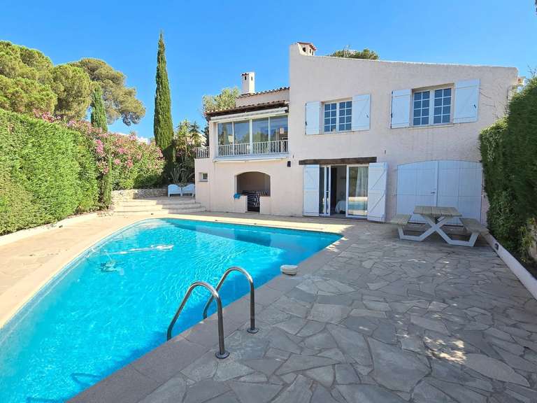 Villa Saint-Raphaël - 5 chambres - 188m²