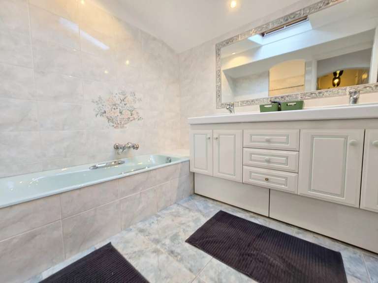 Villa Saint-Raphaël - 5 bedrooms - 180m²