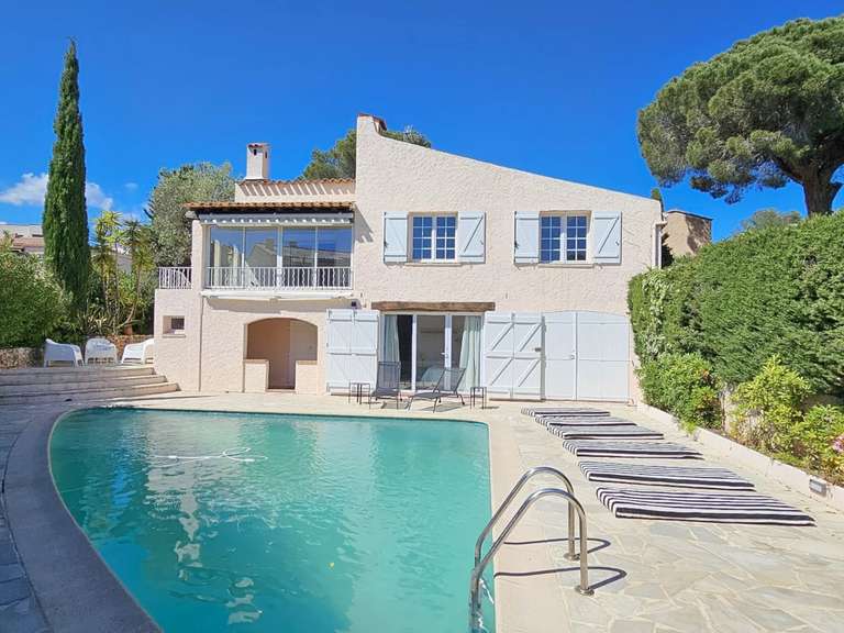 Villa Saint-Raphaël - 5 bedrooms - 180m²