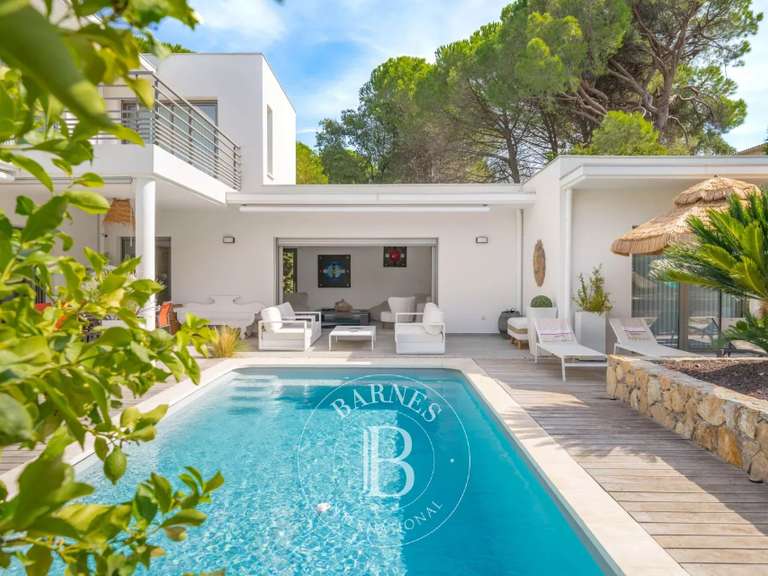 Villa Saint-Raphaël - 3 chambres - 312m²
