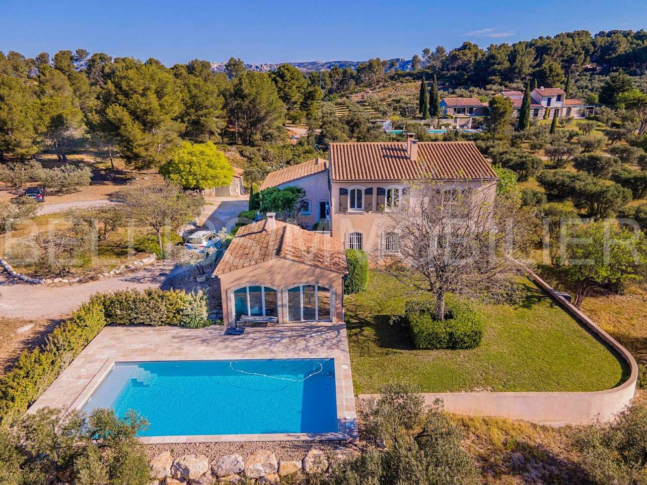 Sale House SaintRémydeProvence 1 690 000€ 243m²