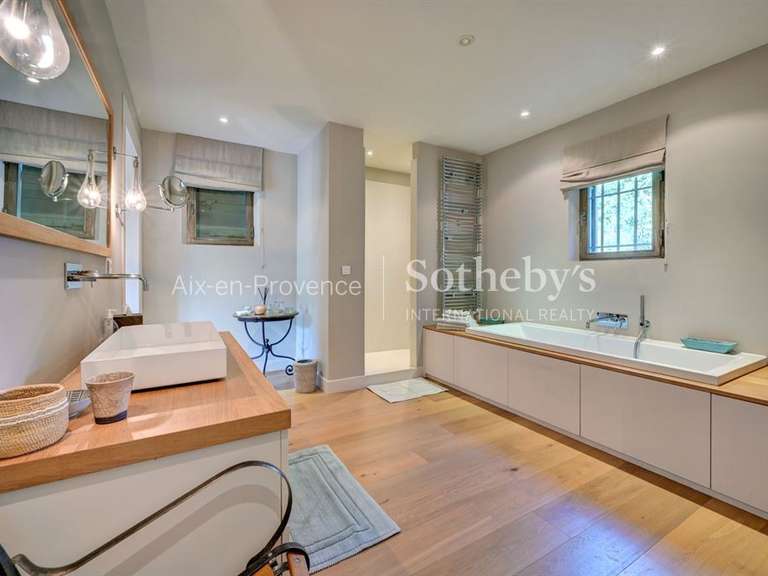House Saint-Rémy-de-Provence - 6 bedrooms - 300m²