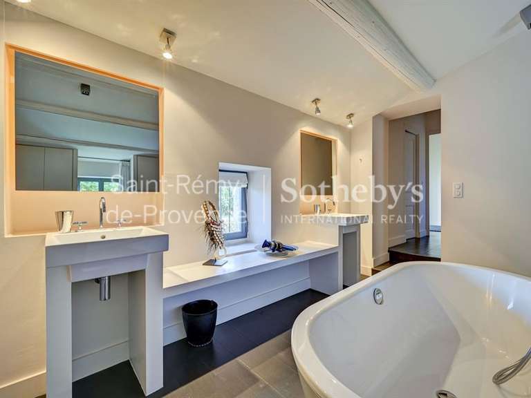House Saint-Rémy-de-Provence - 5 bedrooms - 235m²