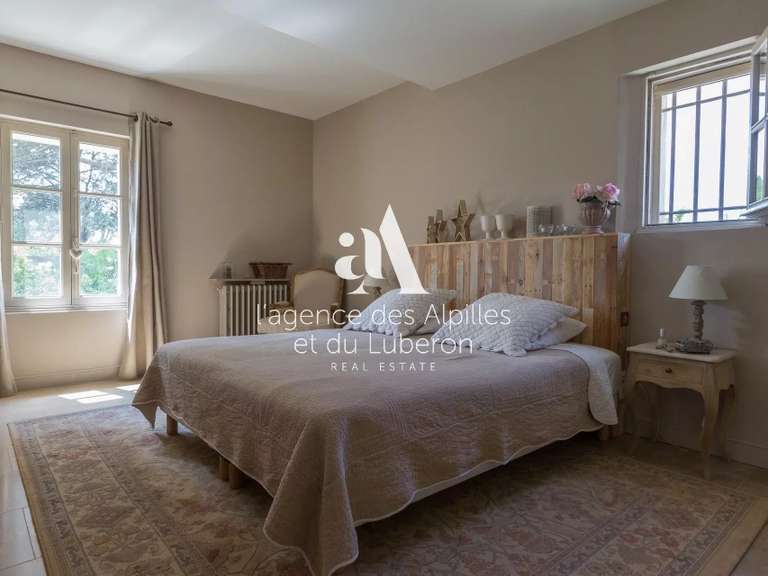 House Saint-Rémy-de-Provence - 4 bedrooms - 900m²