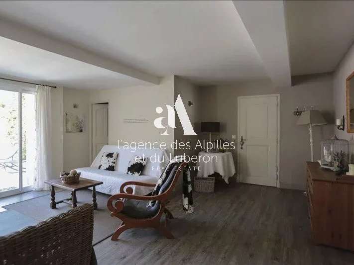 House Saint-Rémy-de-Provence - 4 bedrooms - 900m²