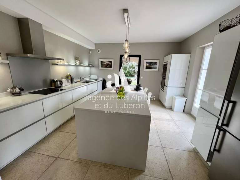 House Saint-Rémy-de-Provence - 4 bedrooms - 200m²