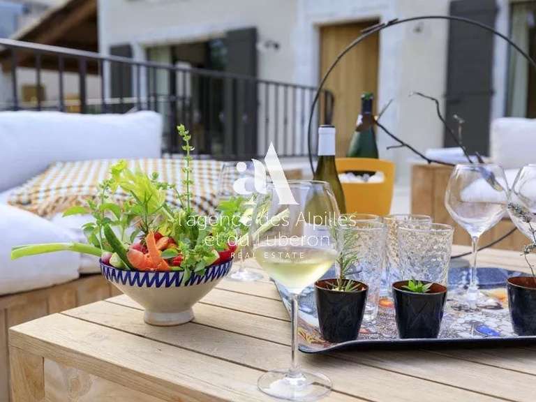 House Saint-Rémy-de-Provence - 3 bedrooms - 700m²