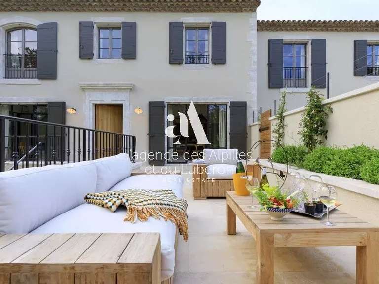 House Saint-Rémy-de-Provence - 3 bedrooms - 700m²