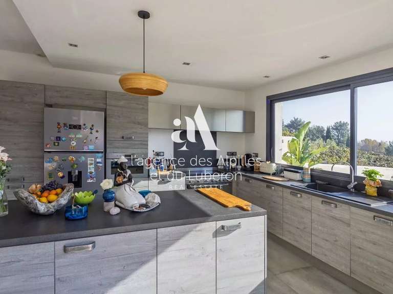 House Saint-Rémy-de-Provence - 3 bedrooms - 2000m²