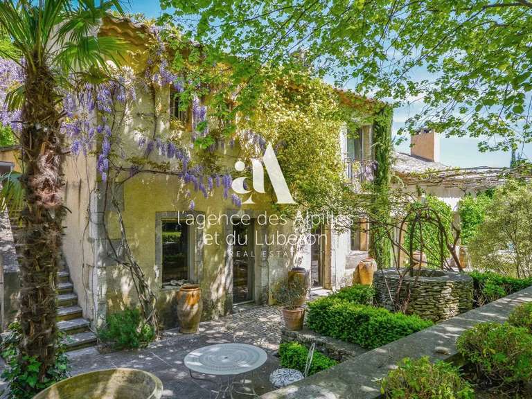 House Saint-Rémy-de-Provence - 5 bedrooms - 10000m²