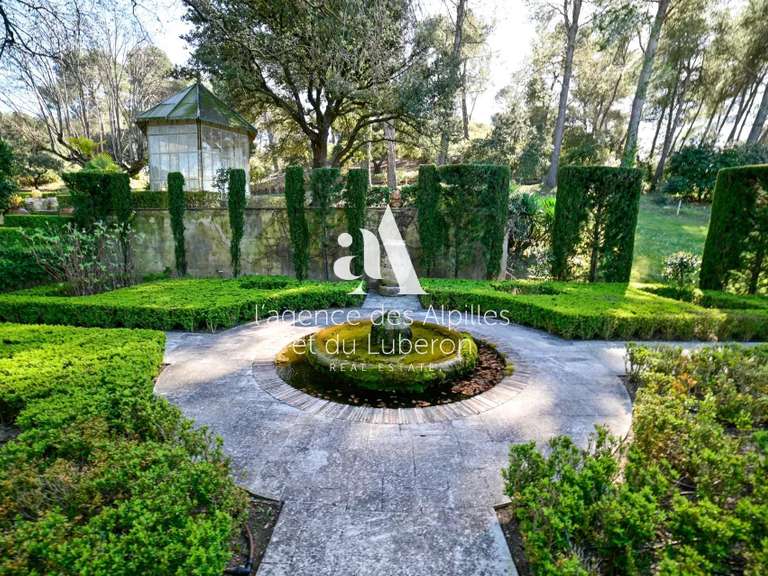 House Saint-Rémy-de-Provence - 5 bedrooms - 10000m²