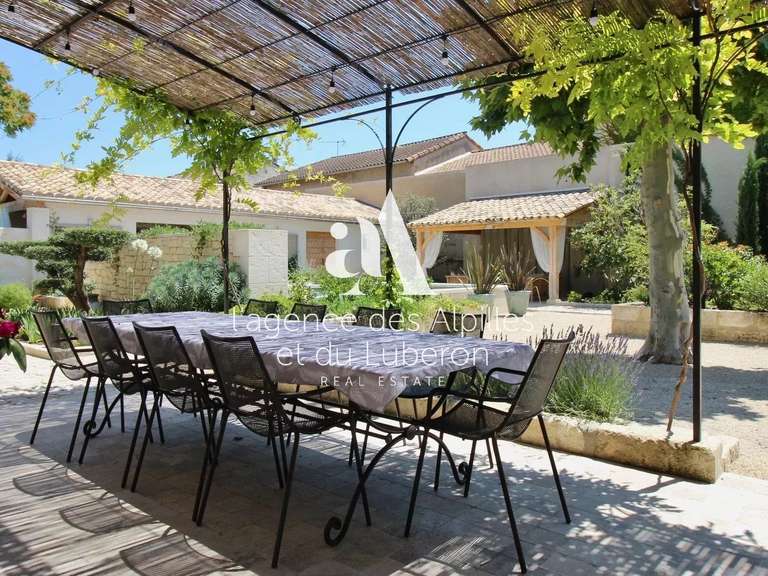 House Saint-Rémy-de-Provence - 5 bedrooms - 1000m²