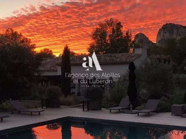 House Saint-Rémy-de-Provence - 4 bedrooms - 7000m²