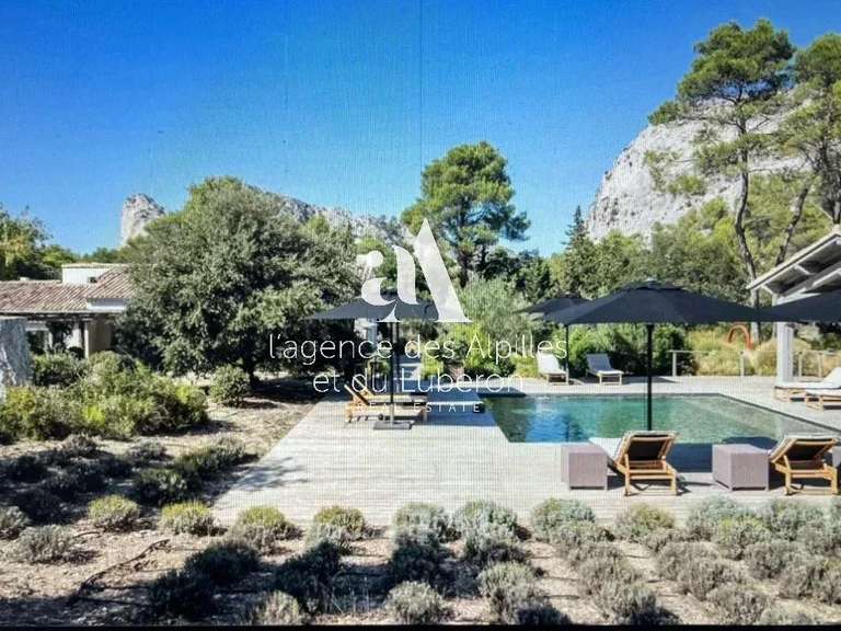 House Saint-Rémy-de-Provence - 4 bedrooms - 7000m²