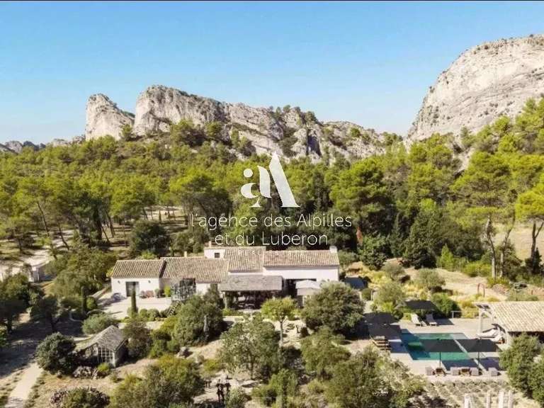 House Saint-Rémy-de-Provence - 4 bedrooms - 7000m²