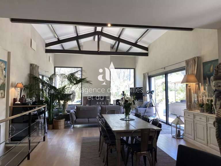House Saint-Rémy-de-Provence - 4 bedrooms - 7000m²