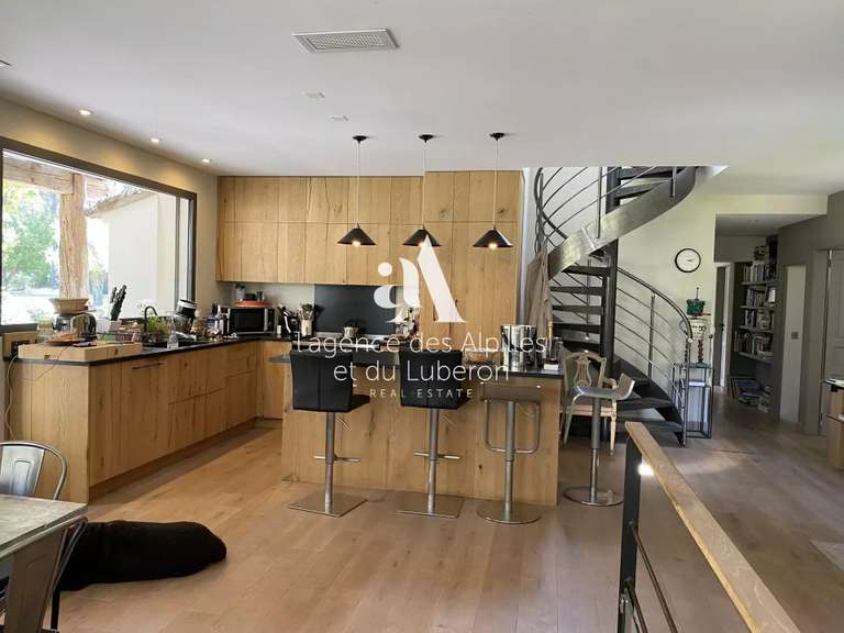 House Saint-Rémy-de-Provence - 4 bedrooms - 7000m²