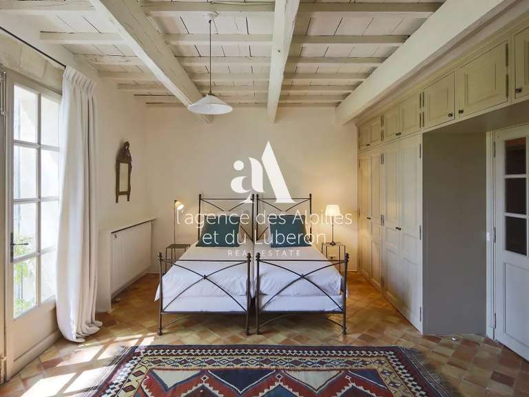 House Saint-Rémy-de-Provence - 10 bedrooms - 30000m²