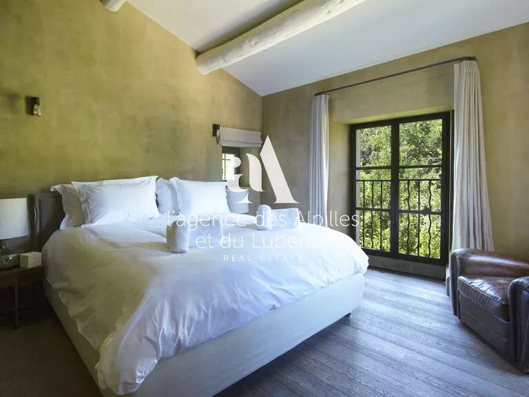 House Saint-Rémy-de-Provence - 5 bedrooms - 400m²