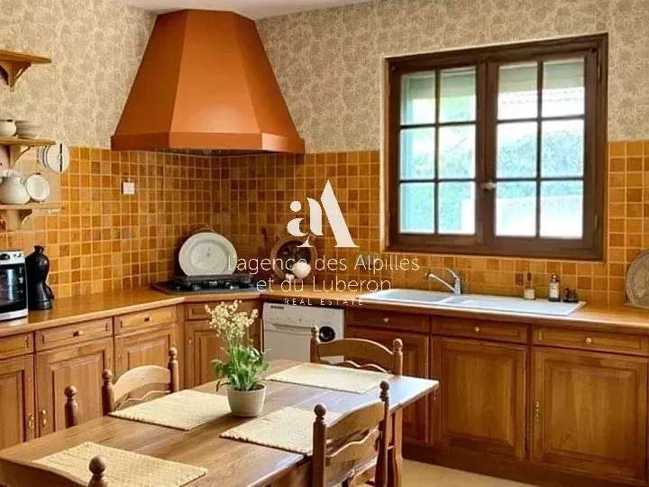 House Saint-Rémy-de-Provence - 3 bedrooms - 210m²