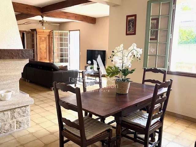 Maison Saint-Rémy-de-Provence - 3 chambres - 210m²