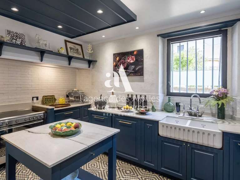 Maison Saint-Rémy-de-Provence - 3 chambres - 200m²