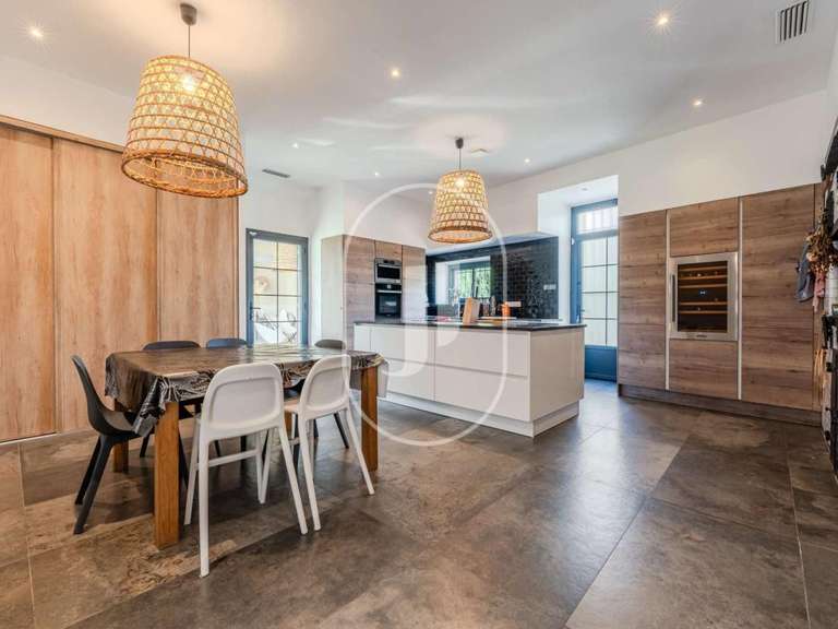 House Saint-Rémy-de-Provence - 4 bedrooms - 215m²