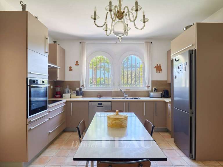 Maison Saint-Rémy-de-Provence - 5 chambres - 238m²