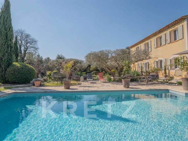 Maison Saint-Rémy-de-Provence - 5 chambres - 214m²