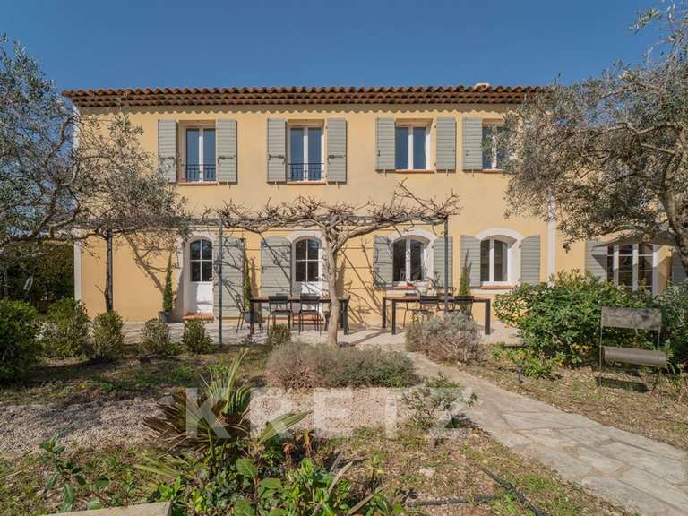 Maison Saint-Rémy-de-Provence - 5 chambres - 214m²