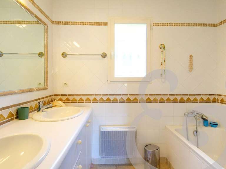House Saint-Rémy-de-Provence - 5 bedrooms - 238m²